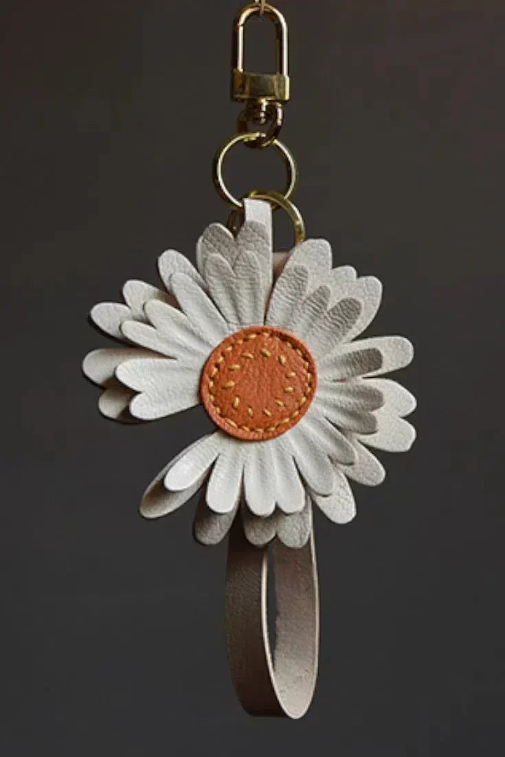Daisy – Floral design – Bag charm-15133607428469-Nancy & Mae Savannah