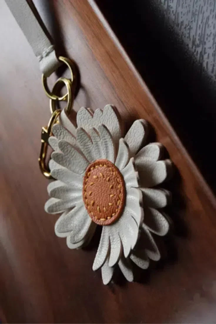 Daisy – Floral design – Bag charm-15133607428469-Nancy & Mae Savannah