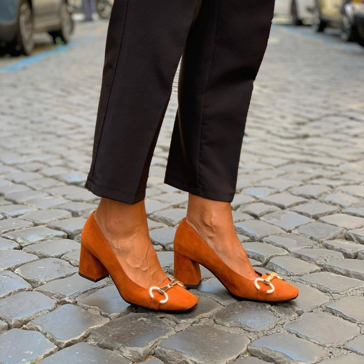 GRACE - ELEGANT PUMPS WITH GOLD DETAIL-15549132210549-Mirella Fiore