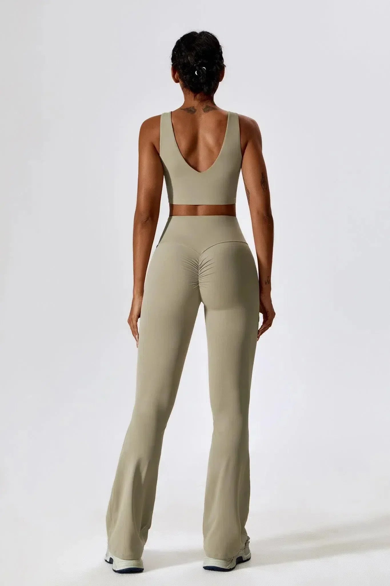 Mariuccia – Scoop neckline – Sports bra & flared leggings set-15133676372341-Nancy & Mae Savannah