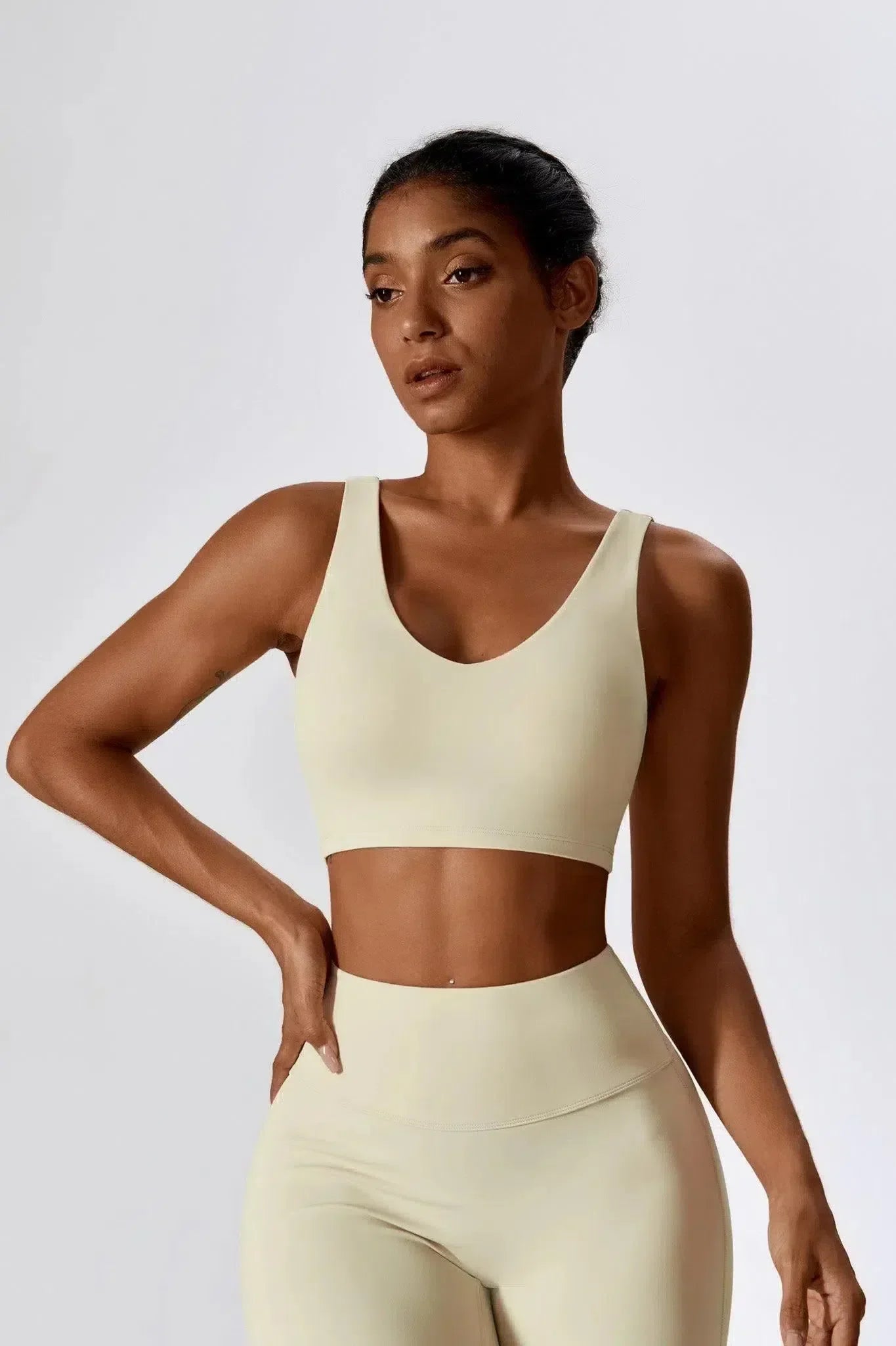 Mariuccia – Scoop neckline – Sports bra & flared leggings set-15133676372341-Nancy & Mae Savannah
