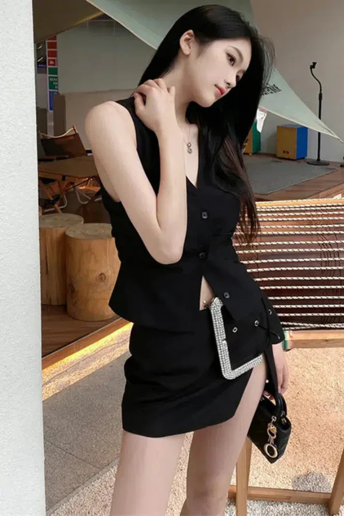 Zeno – Crystal buckle detail – High-split mini skirt-15133677420917-Nancy & Mae Savannah